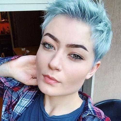 Blau farbe pixie haircut