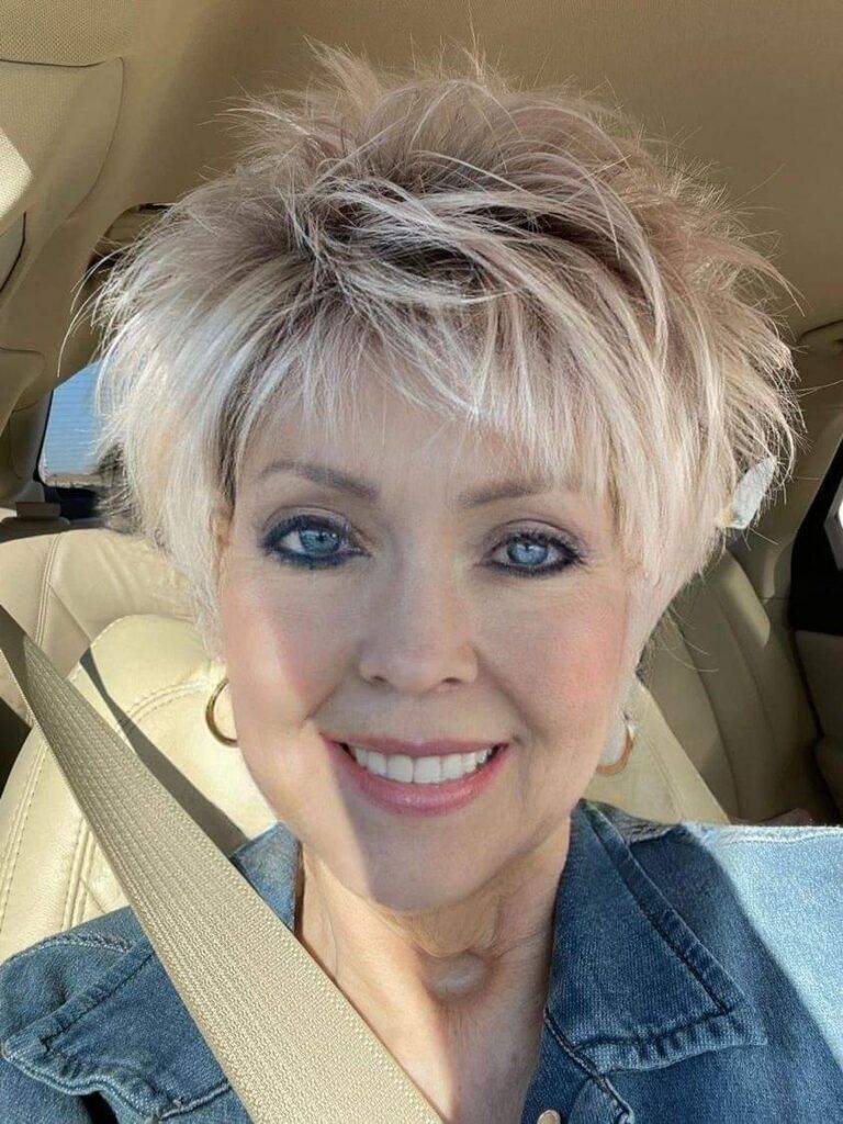 Peppige Kurzhaarfrisuren Für Frauen Ab 50 Peppige Frisuren für Frauen ab 50: Der Pixie Cut, Bob Frisuren und mehr