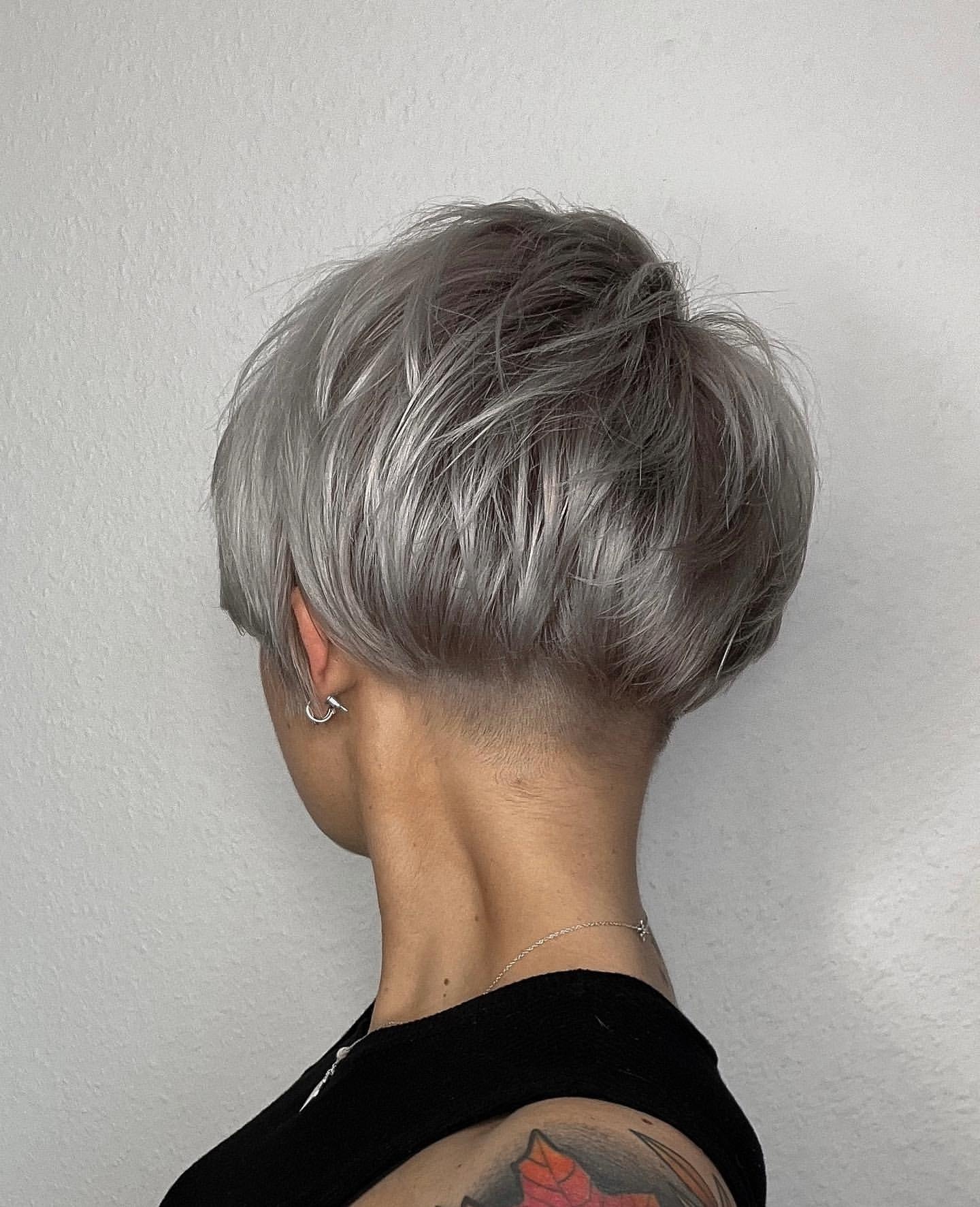 Kurze graue Haare: Hier sind die schönsten Looks
