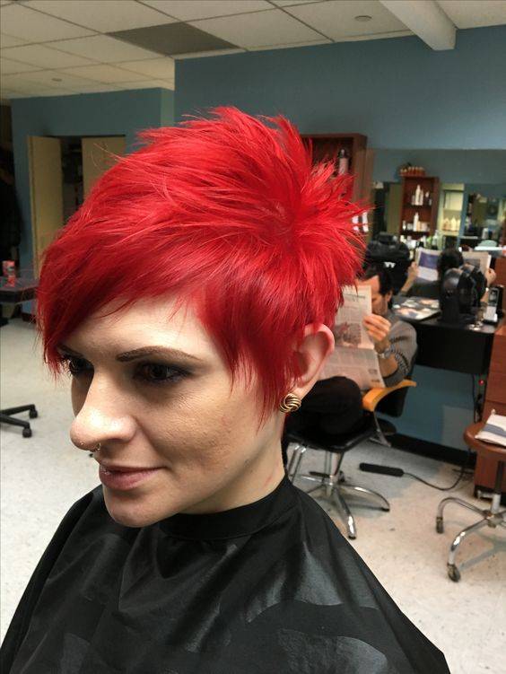 Rot ist HOT! Diese 10 kurzen Frisuren in leuchtenden roten Farben solltest du dir ansehen!