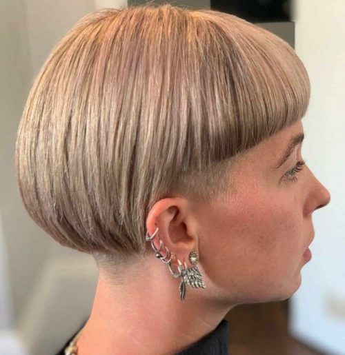 32. Undercut Bob mit stumpfem Pony