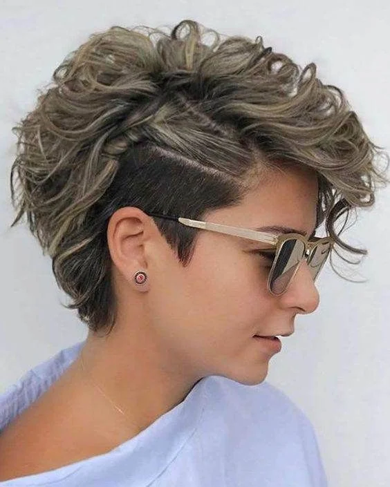 20 Einzigartige und Stilvolle Undercut Kurzhaarfrisuren für Frauen