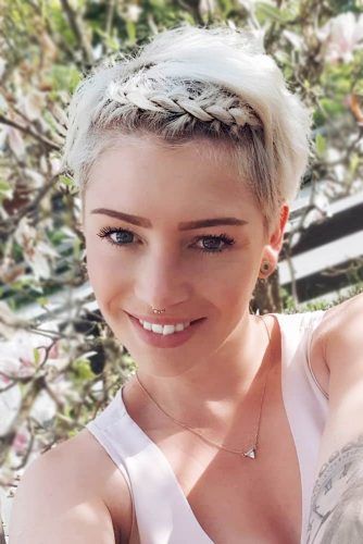 24 Süßeste Flechtfrisuren für kurze Haare & Undercuts