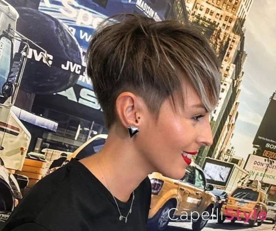 20 Einzigartige und Stilvolle Undercut Kurzhaarfrisuren für Frauen