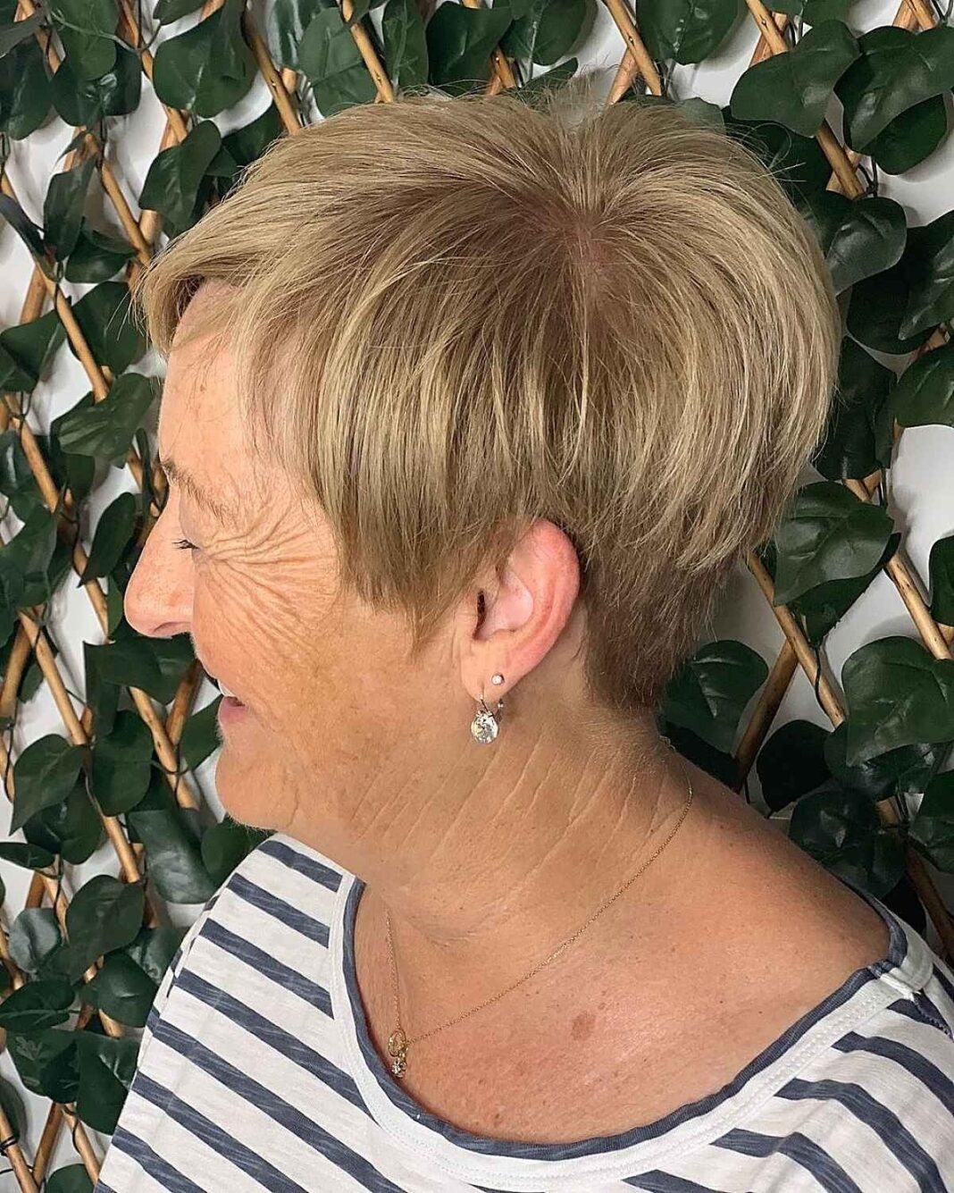 20 kurze Haarschnitte für Damen über 60, die einen jugendlichen Stil wollen