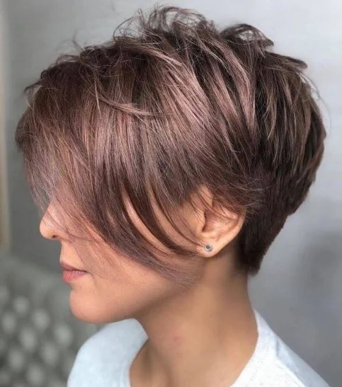 20 tolle und farbenfrohe Kurzhaarfrisuren, die Sie im Winter verzaubern werden