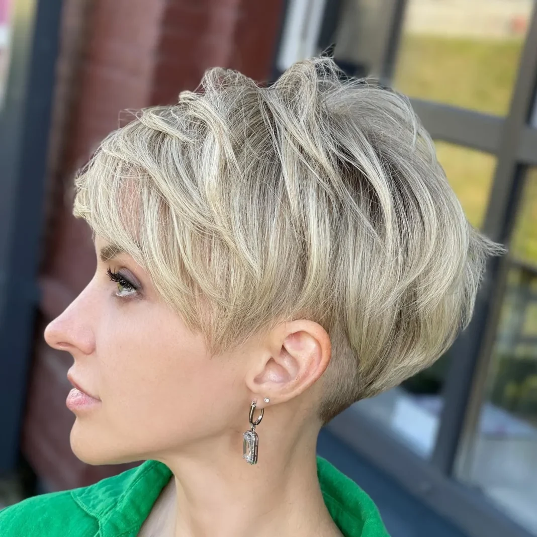 25 kurze, abgehackte Haarschnitte, die 2025 im Trend liegen