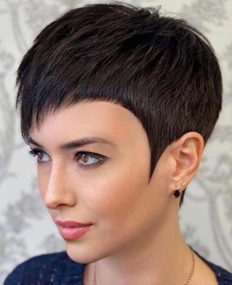 Neue Frisuren und Haarfarben ausprobieren: Ein Leitfaden für frische Looks