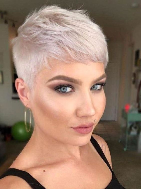 20 beliebte Pixie Cut Looks, die Sie 2025 sofort lieben werden