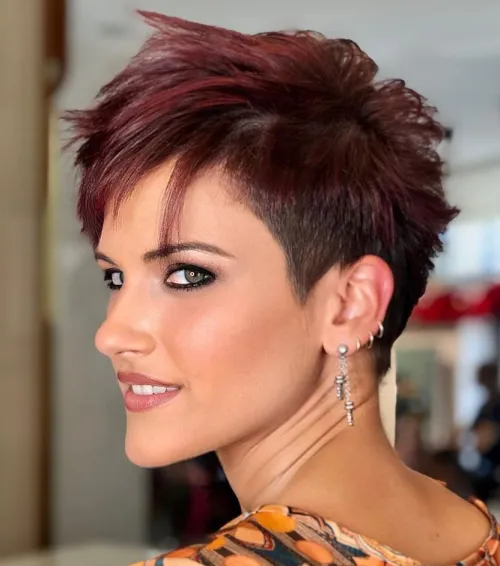 20 inspirierende Beispiele für Undercut Pixie für dickes Haar