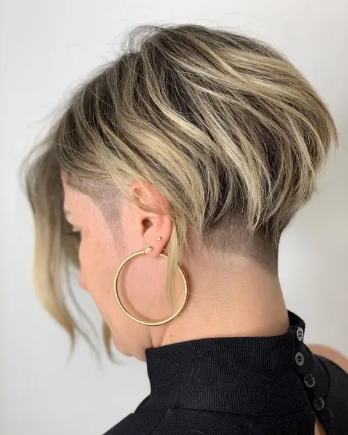 20 inspirierende Beispiele für Undercut Pixie für dickes Haar