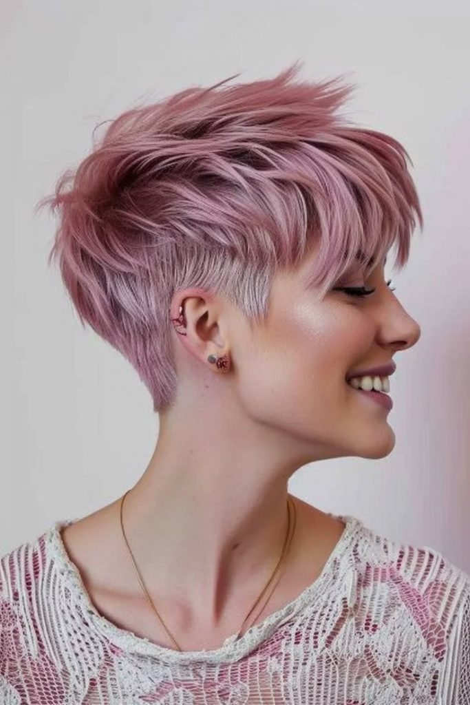25 kurze Pixie-Haarschnitte 2025: Trends für Frauen mit feinem, dickem, glattem oder lockigem Haar