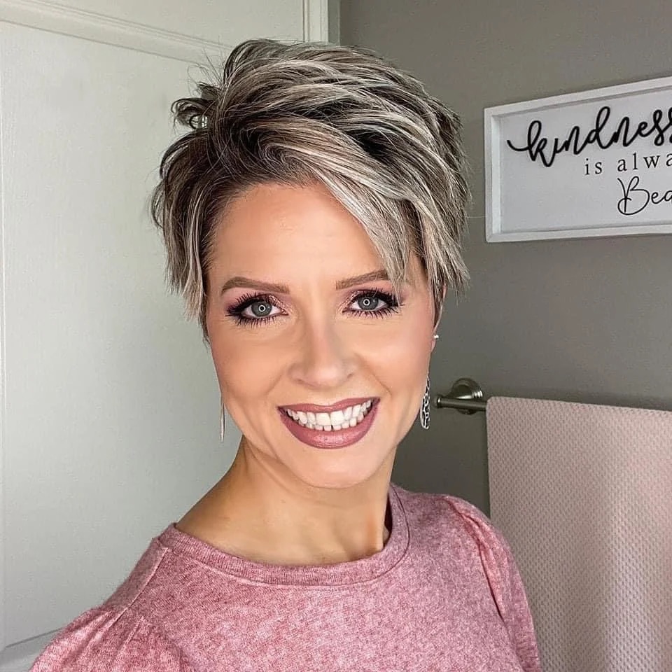 Die Haarfarben des Frühlings 2025: Glänzende Trends für Ihren Look