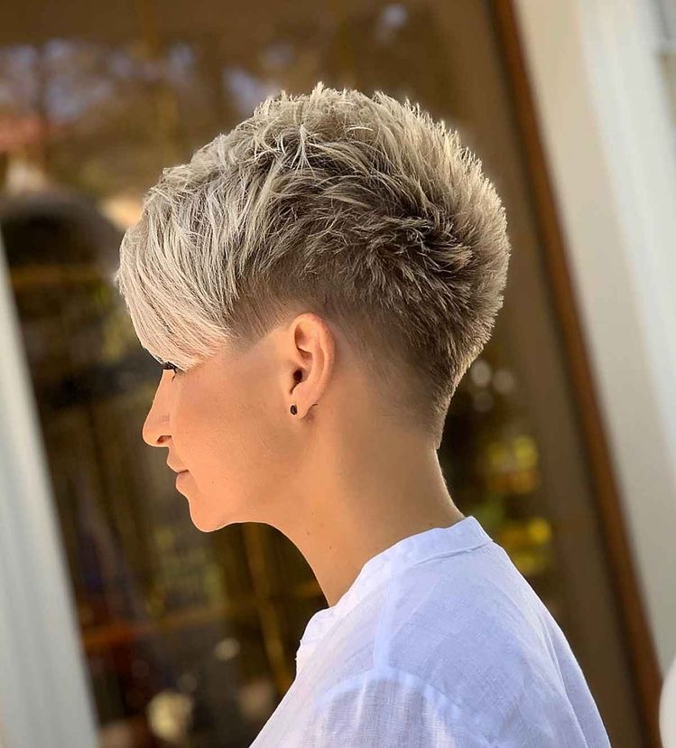 Kurz geschnitten, selbstbewusst aufgetreten! Diese Looks zeigen: Mut steht dir! Lass dich inspirieren und finde deinen neuen Lieblingsschnitt.