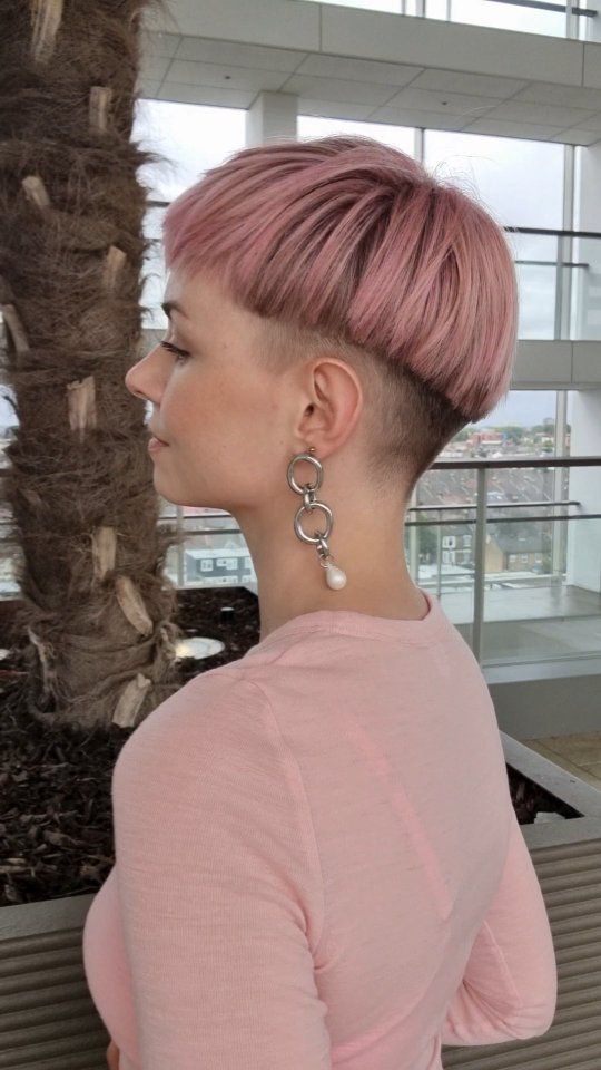 Kurz geschnitten, selbstbewusst aufgetreten! Diese Looks zeigen: Mut steht dir! Lass dich inspirieren und finde deinen neuen Lieblingsschnitt.