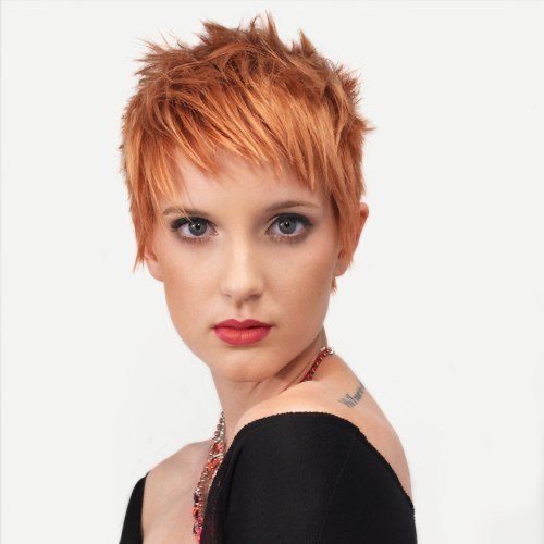 Kurz geschnitten, selbstbewusst aufgetreten! Diese Looks zeigen: Mut steht dir! Lass dich inspirieren und finde deinen neuen Lieblingsschnitt.