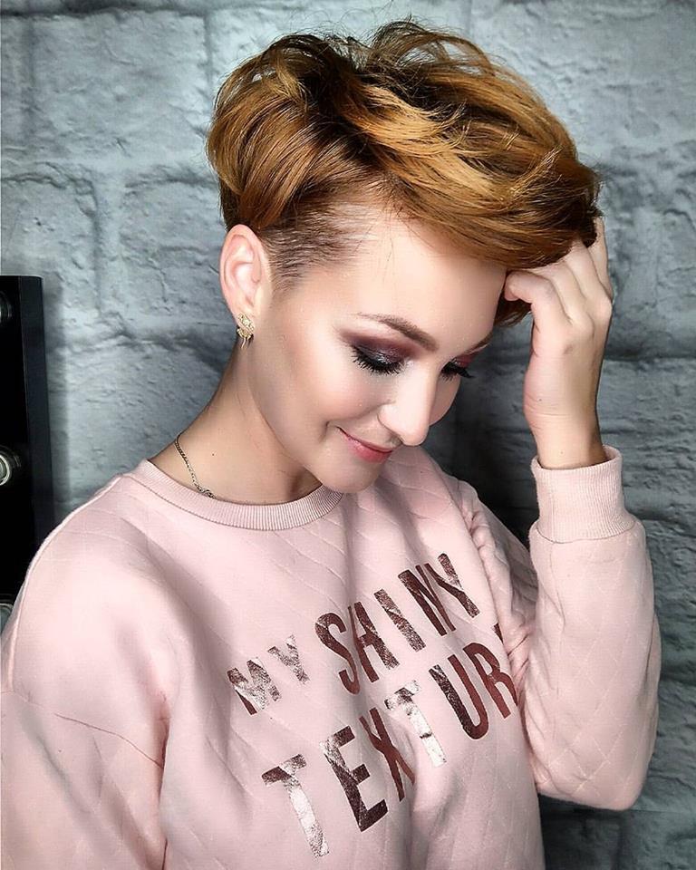 Die Haarfarben des Frühlings 2025: Glänzende Trends für Ihren Look