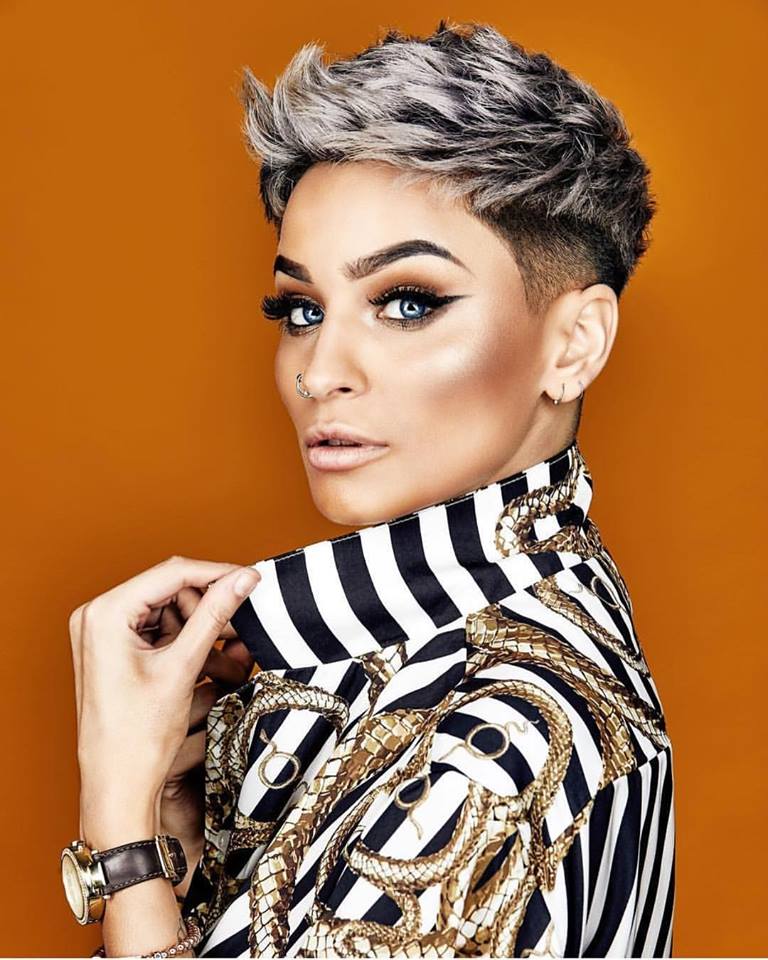 Die Haarfarben des Frühlings 2025: Glänzende Trends für Ihren Look