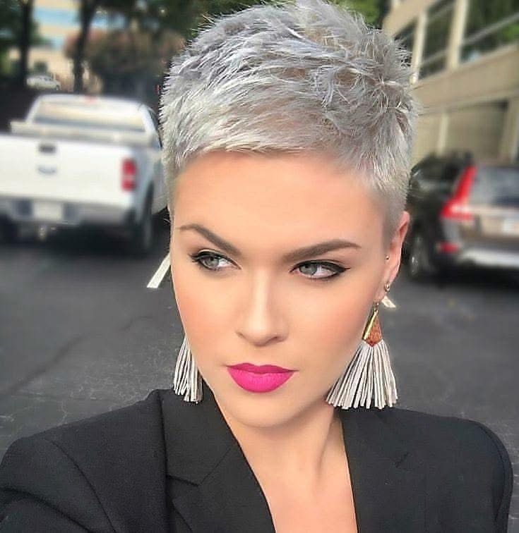 Zeitlose Kurzhaarfrisuren für graues Haar – Natürlich schön in jedem Lebensabschnitt