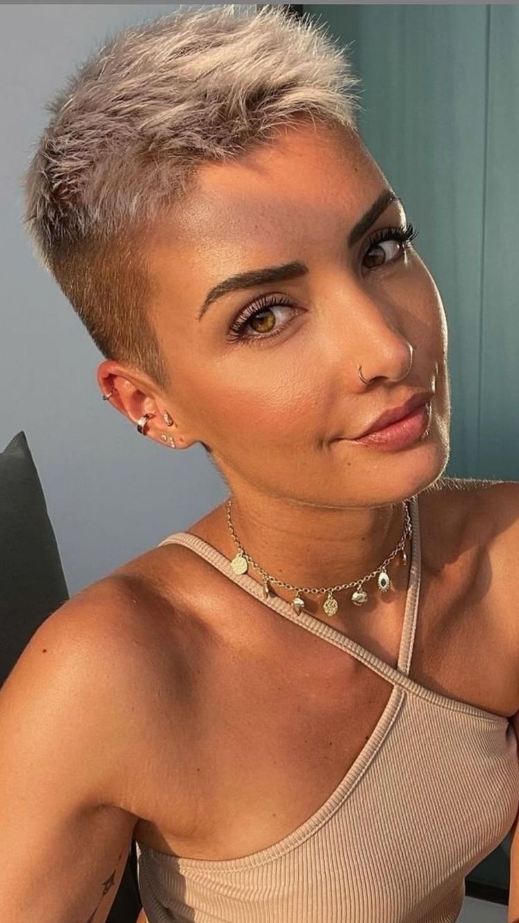 Pixie-Power deluxe: jejojejo87s kreative Kurzhaar-Visionen zwischen Strukturen & Farbträumen