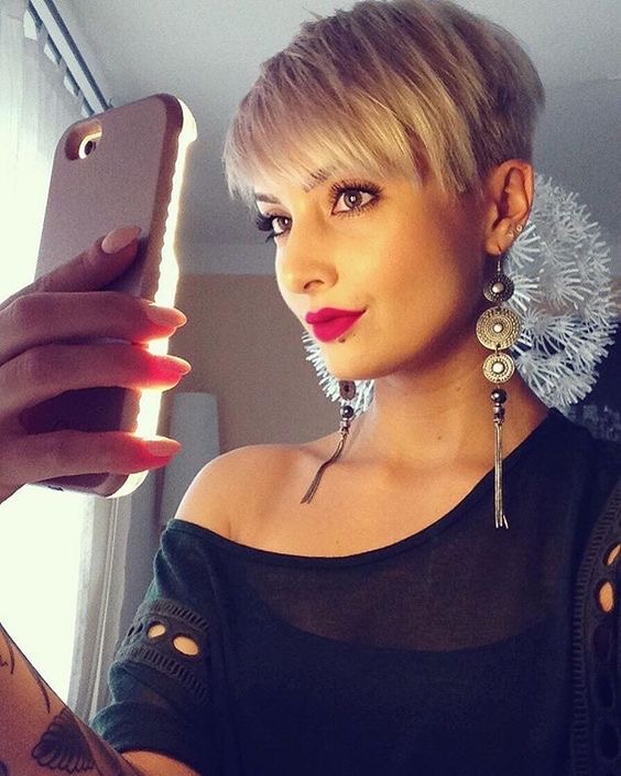 Pixie-Power deluxe: jejojejo87s kreative Kurzhaar-Visionen zwischen Strukturen & Farbträumen