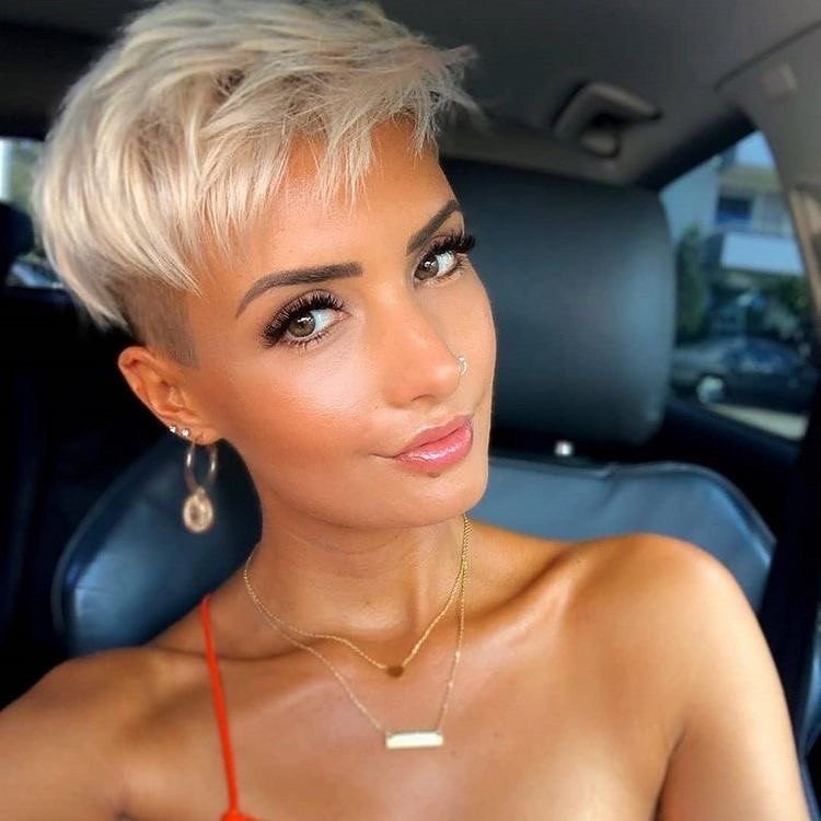 Pixie-Power deluxe: jejojejo87s kreative Kurzhaar-Visionen zwischen Strukturen & Farbträumen