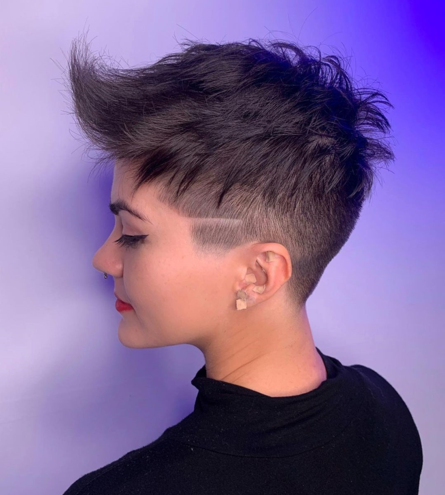 21 Frische Undercut Pixie Cuts für 2025: Die Trendfrisuren des Jahres