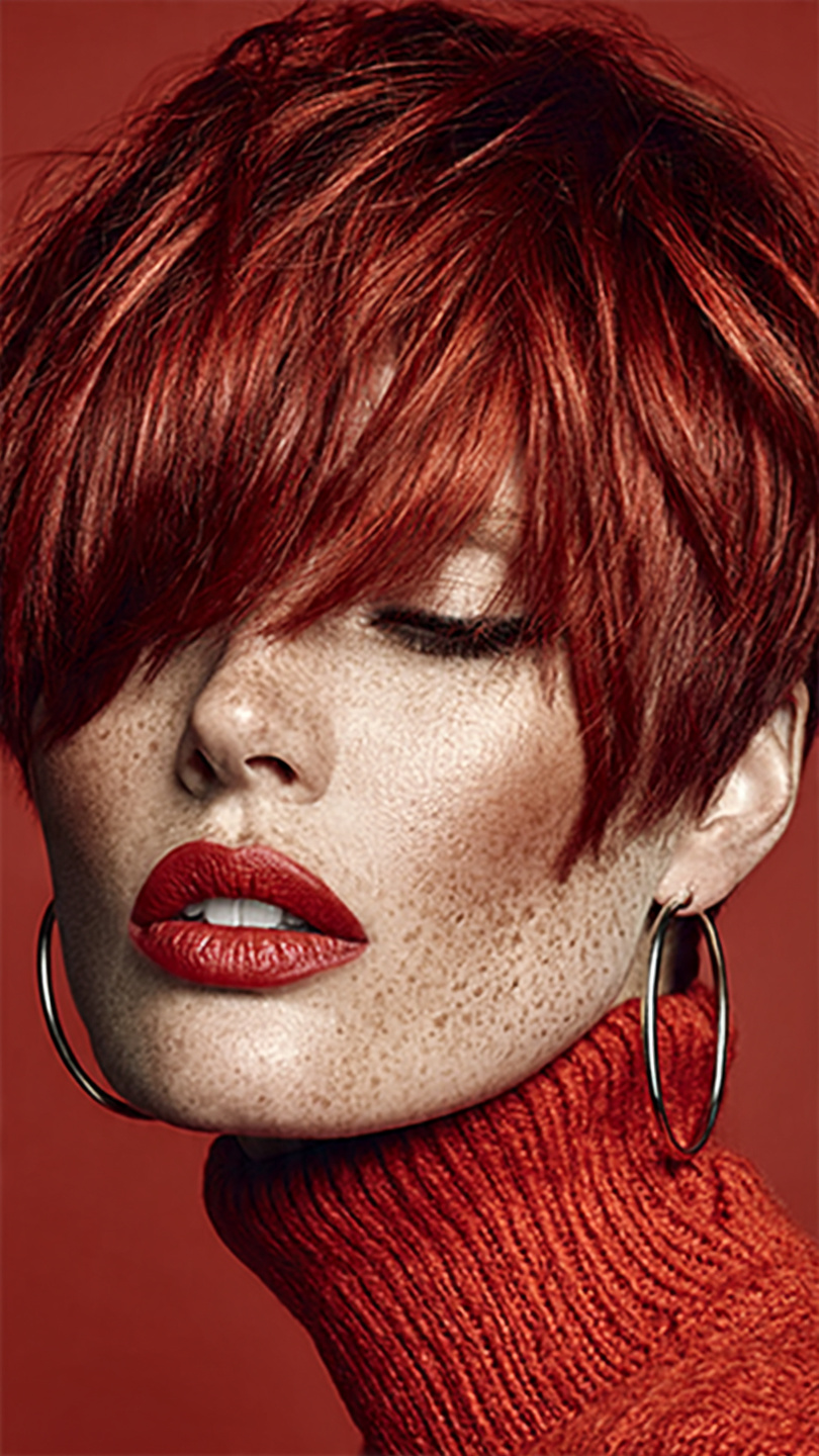 Leuchtend, kurz, rebellisch: der rote Pixie als Statement-Frisur