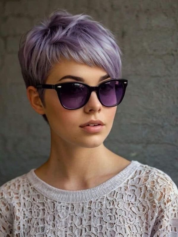 Kurz geschnitten, klar gesehen: Wie Brille und Kurzhaar perfekt harmonieren