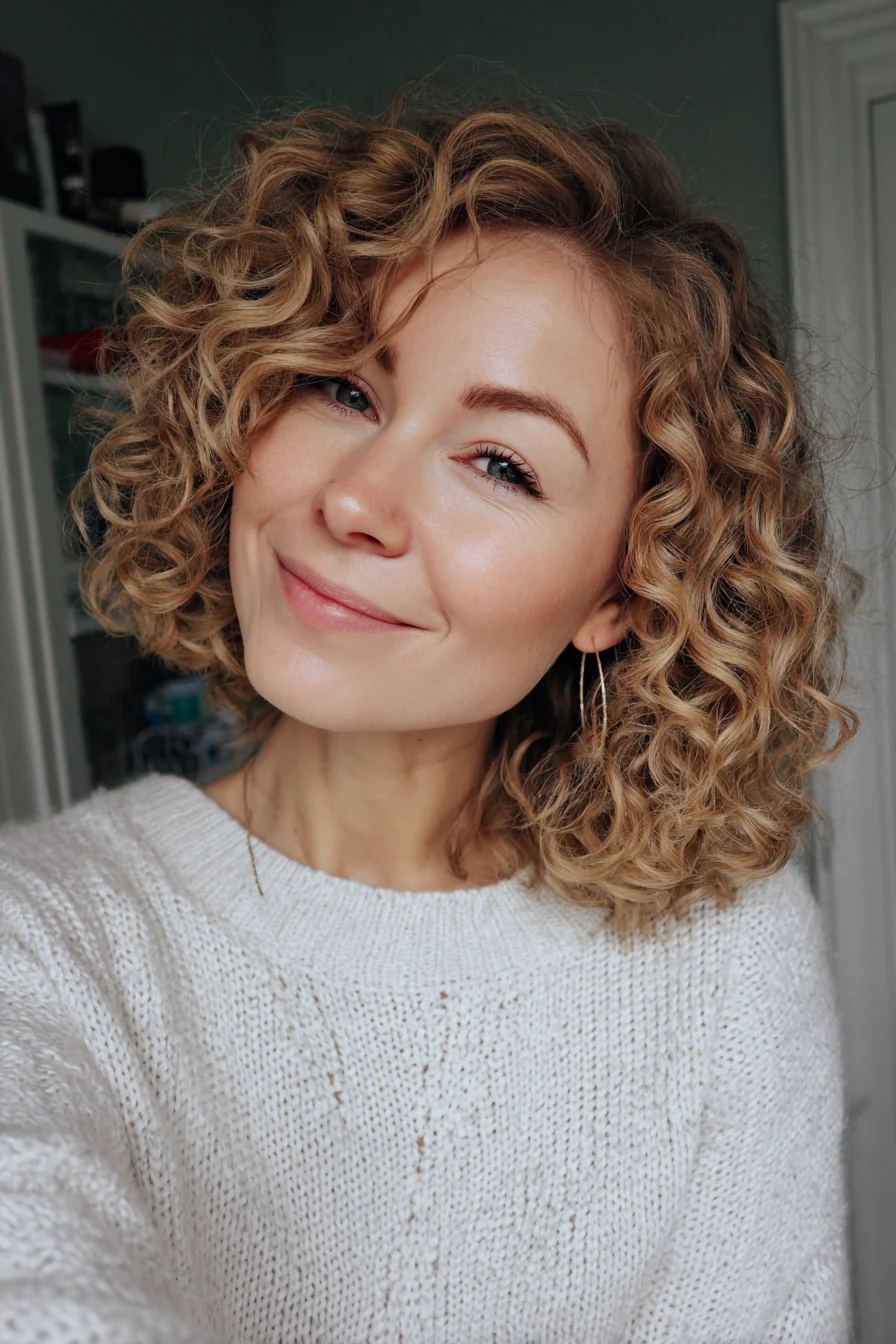 26 angesagte kurze, gewellte Frisuren für Frauen über 40